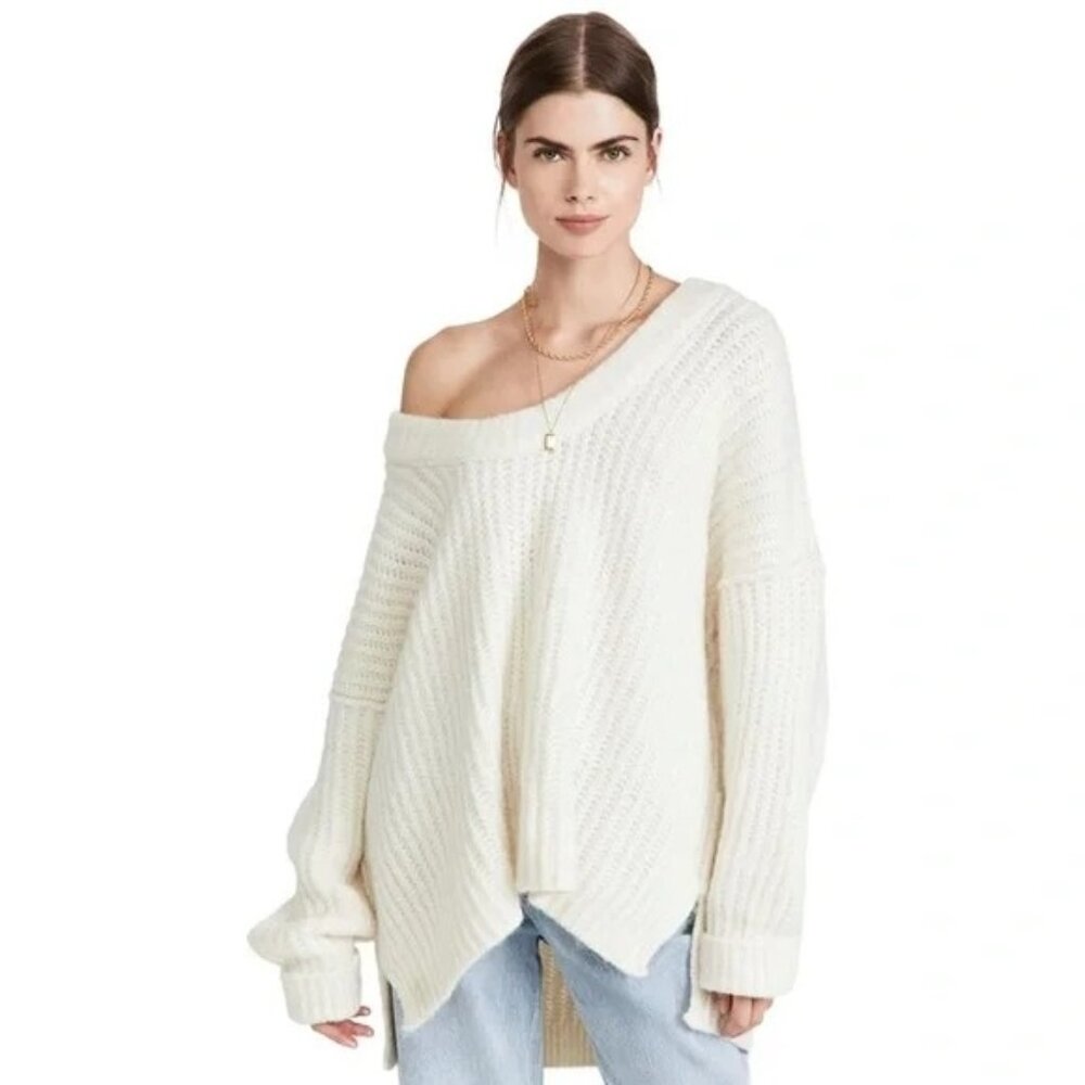 Free People Medium Blue Bell V-Neck Pullover Sweater Oversize Slouchy Ivory Cozy